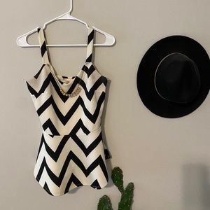 Tank with built in necklace M